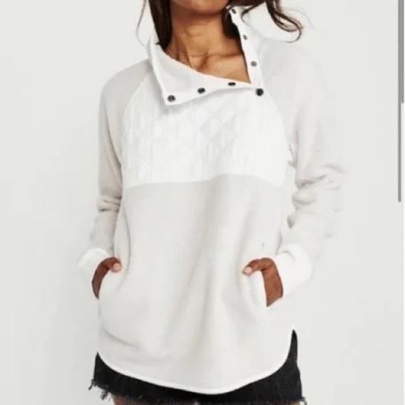 Abercrombie and Fitch Gray and White quilted Sleeve Sherpa - Picture 1 of 5